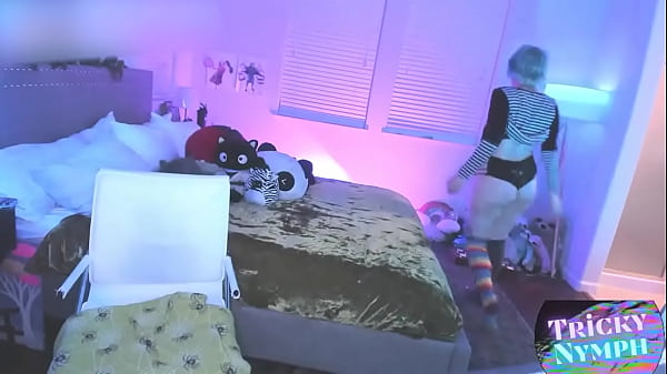 Play MP4 - Emo Tricky Nymph teases you on cam