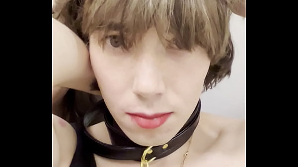 Sexy Young Amateur Tranny with big black dildo 