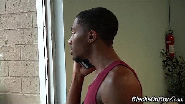 White twink enjoys black hunks ass 