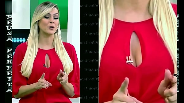 Renata Fan - Jogo Aberto - Decote Vermelho Linda e Maravilhosa - renata fan como sempre muito gostosa e sexy pra rapaziada do programa cada vez mais ser desejada por machos 