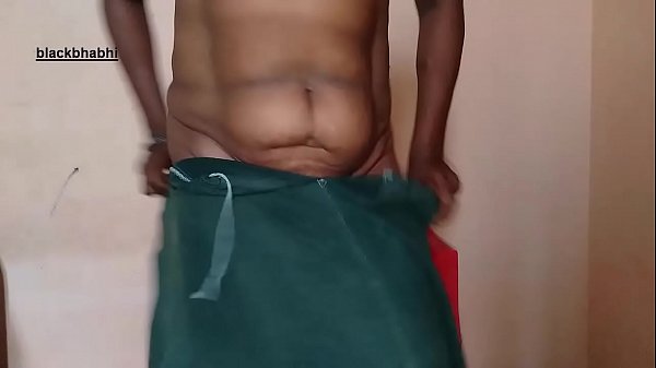 Play MP4 - मस्त फिगर वाली भाभी फोन पर पति से बात करने के बाद मूठ मारते