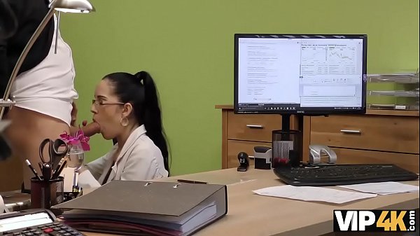 VIP4K. Hottie est prete pour le sexe_avec lagent pour_de l'argent