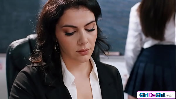 Play MP4 - This is what you want right&quest;A spanking n a taste of my pussy