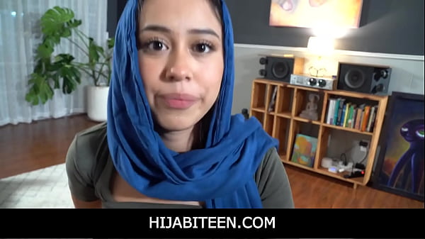 Muslim stepsis keeps her hijab on while fucking step bro dania vega