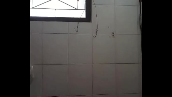 Nonton Women Showering thumbnail