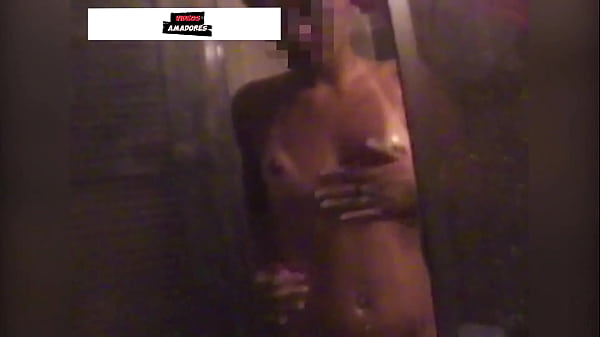 V&iacute;deo Amador Garotas Nuas No Banho thumbnail