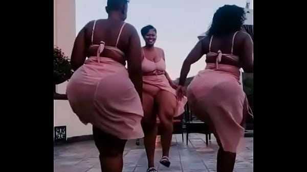 Negras culonas moviendo el trasero 