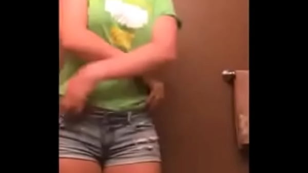 Nonton Cute Teen With Curves Strips thumbnail