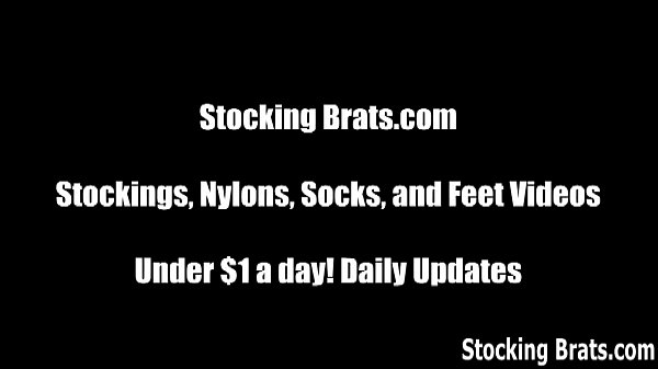 Play MP4 - Three lesbians sucking toes in stockings