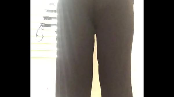 Cute teen_farting_in yoga_pants