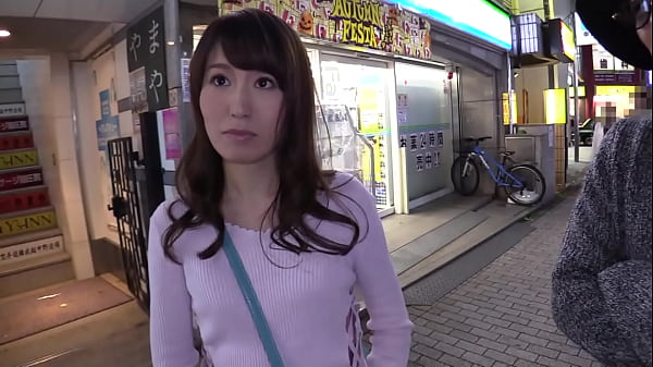 天才占い師がいつの間にか話をすり替え彼女にエロマッサージまで施す&hellip;！&rarr;「普段はこんなに濡れないのに&hellip;！」思い込みが身体の反応まで変えるのか？潮まで吹いてイキまくり！ thumbnail