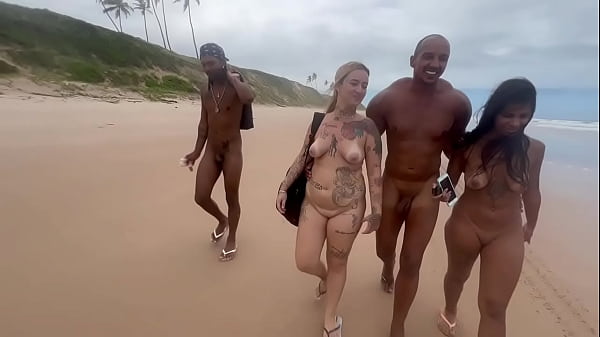 Fui_na praia_de nudismo da Bahia pra_dar pros meus amigos pirocudos