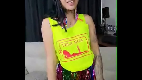 No carnaval v&aacute; de carona com eva perez