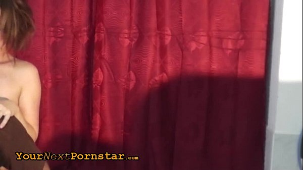 Play MP4 - Perky wannabe dances and gets fucked