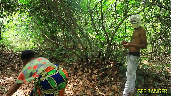 Play MP4 - She love to fuck in the bush