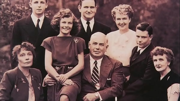 Play MP4 - Escuela de O Cap 15&comma; Mujer Maravilla&comma; Poliamor&comma; Bondage y Fetishes