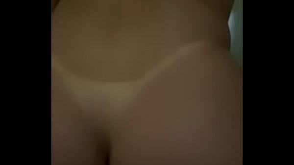 Pamela Lenvisk sentado na pica 