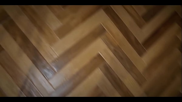 Arrivo a casa e trovo la matrigna in doccia mi sego e sborro mentre si doccia enorme cazzo e sborrata pazzesca