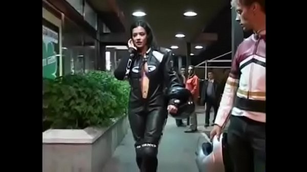 Rocco_Super Moto Hard_Rocco apostando_corrida_com a gostosa