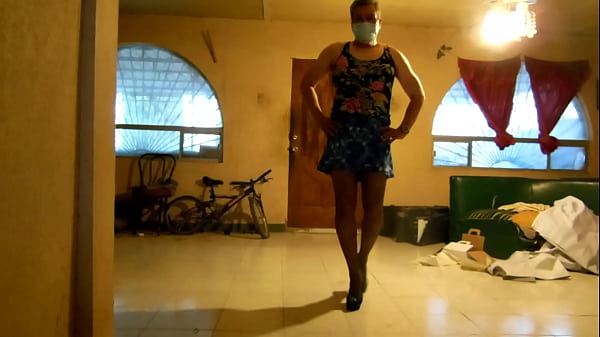 faldita sexyen pantimedias_y tacones