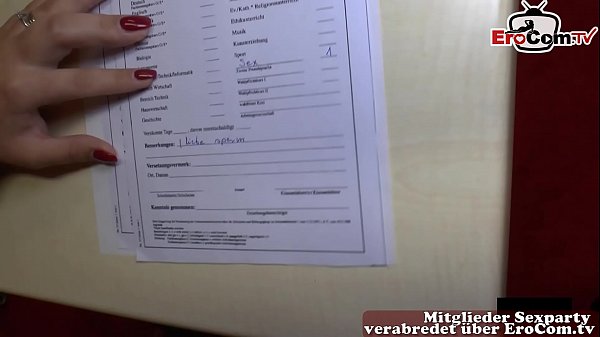 Brünette teen Schülerin_bekommt creampie gangbang im Klassenzimmer