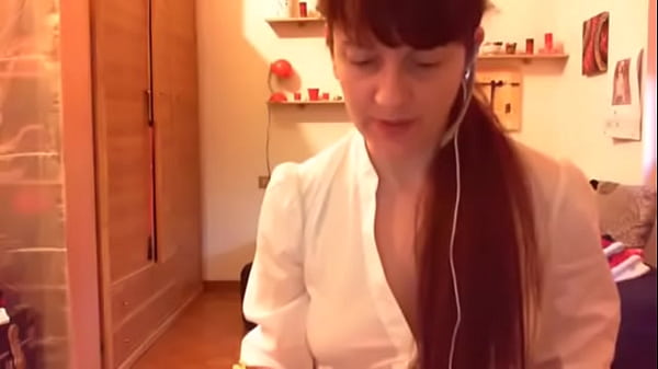 Play MP4 - La tua insegnante di italiano &egrave; una grande succhiacazzi e vuole farti provare degli orgasmi bestiali