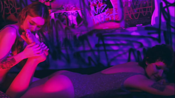 Nonton Sub Girl With Big Feet Locked To Spreader Bar For The Pleasure Of Her Goddess thumbnail