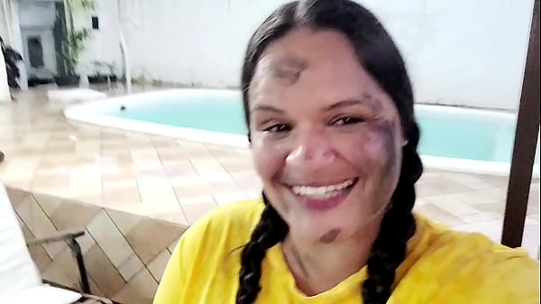 Mendilata faz mudinho falar de tanto tez&atilde;o 