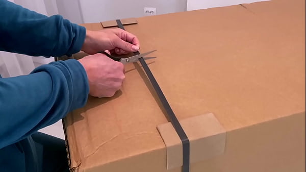 Nonton Hot Brunette With Big Ass In Sexy Panties Sucks Cock And Fucks Guy On New Sofa Right After Unpacking And Setting Up thumbnail