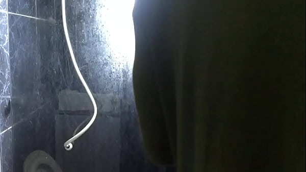 magrinho arrumando chuveiro gostosa branquinha dá em cima Bastidores(Completo No Red)