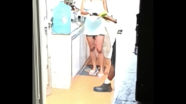 Play MP4 - Dando pro entregador de &aacute;gua&colon; Me exibi pro entregador novinho e pirocudo que meteu gostoso no p&ecirc;lo e me deu leitinho na boca&excl;