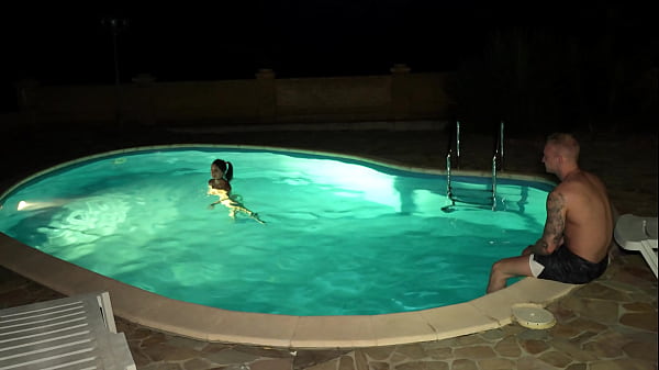 Nonton Jane White Went Skinny Dipping And Gave Herself To A Friend By The Pool thumbnail