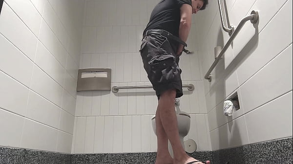 SECRET STUFF I DO IN PUBLIC RESTROOMS 