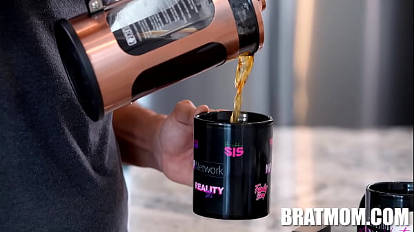 Play MP4 - Cherry's Creampie Craving&colon; A Passionate Night with Stepson Max