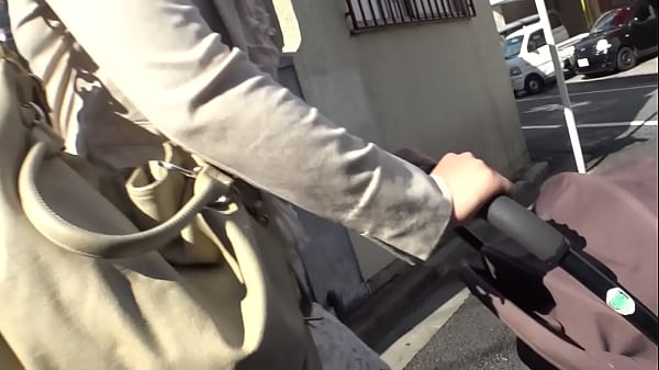 Play MP4 - 街行くベビーカー妻ナンパ！2 ～感度が上がった人妻GET～　欲求不満な美人奥様たち&hellip;　旦那以外の男に夢中になる罪な奥様&hellip; Part5