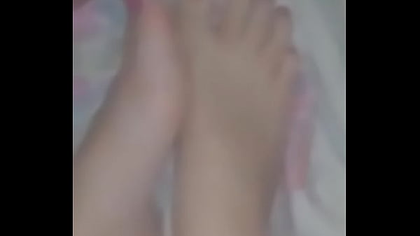 Play MP4 - pezinhos lindos da novinha