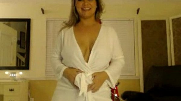 Nonton Blonde Milf Dancing Front The Webcam thumbnail