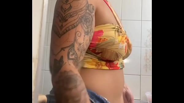 Nonton Eu Estou Na Live E Abri Meu Z&iacute;per Pra Mostra O Quanto Eu T&ocirc; Querendo Dar thumbnail