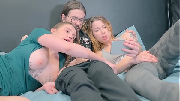 Play MP4 - Share a Bed with my StepSiS and StepMoM - Watching porn together led to a hot taboo threesome