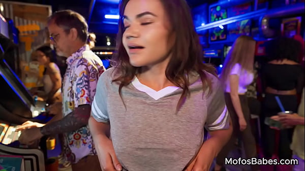 Sexy teen flash herbig natural boobs in public andenjoy big dick_in mouthand wetpussy Naudi Nala Peter_Green