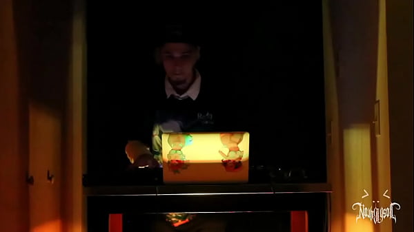 Dj drops the bass & the ass 