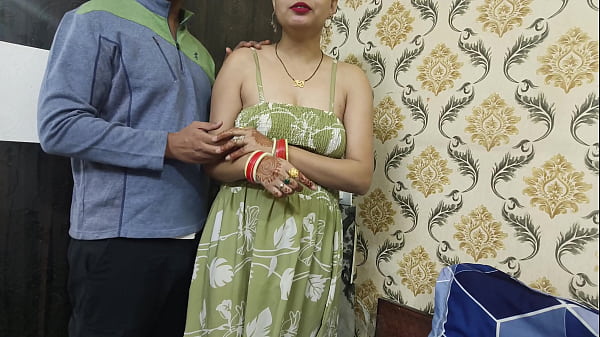 Play MP4 - Desisaarabhabhi - Diwali ko aaye periods gaand toh mili lund pe lights jala ke muh main liya