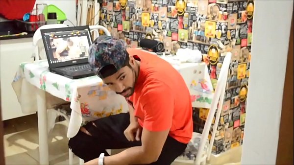 Casal Acaba Fazendo Menage Invasor thumbnail