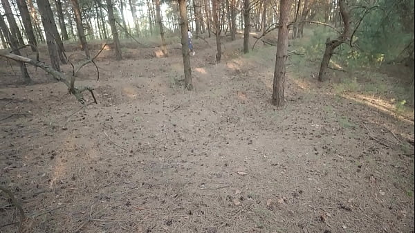 I flashed my cock to a lonely girl in the forest and she helped me cum