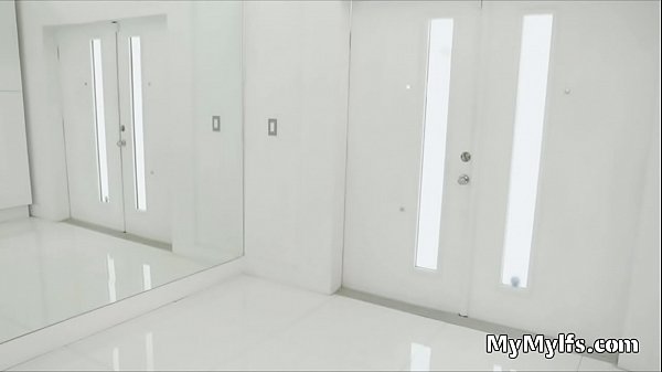 Play MP4 - Big tit MILF wants it hard and rough