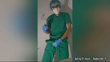 Medico da medicamentos a pacientes con semen