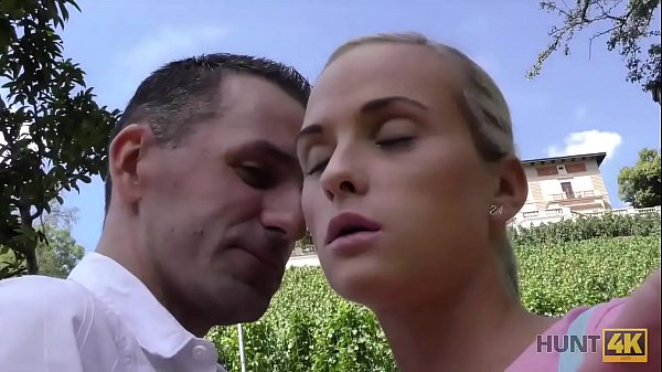 Play MP4 - HUNT4K&period; Smart man finds pretext to buy sweet cunny of hot blonde