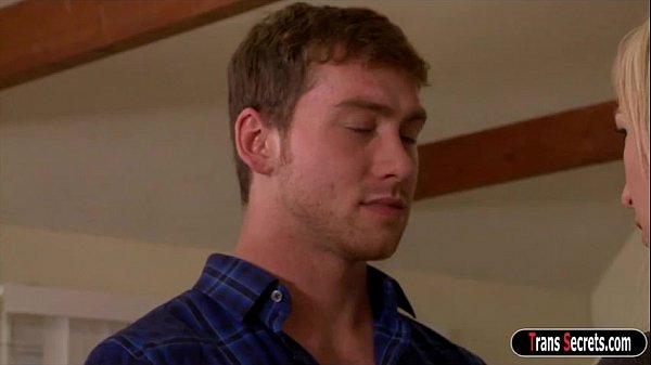 Play MP4 - Shemale broker Aubrey Kate blows and anal fucked by ex lover