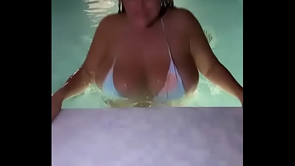Nonton Huge Boobs thumbnail