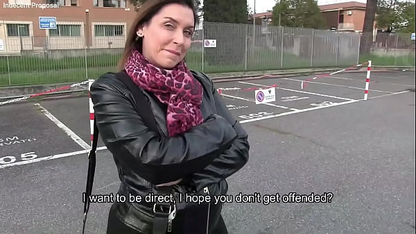 Play MP4 - Curvy italiana per 500&euro; si fa rompere il culo da uno sconosciuto - English subtitles